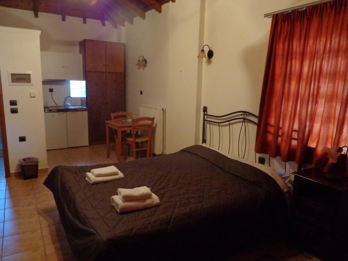 Alonaki Guesthouse Plátanos Екстериор снимка